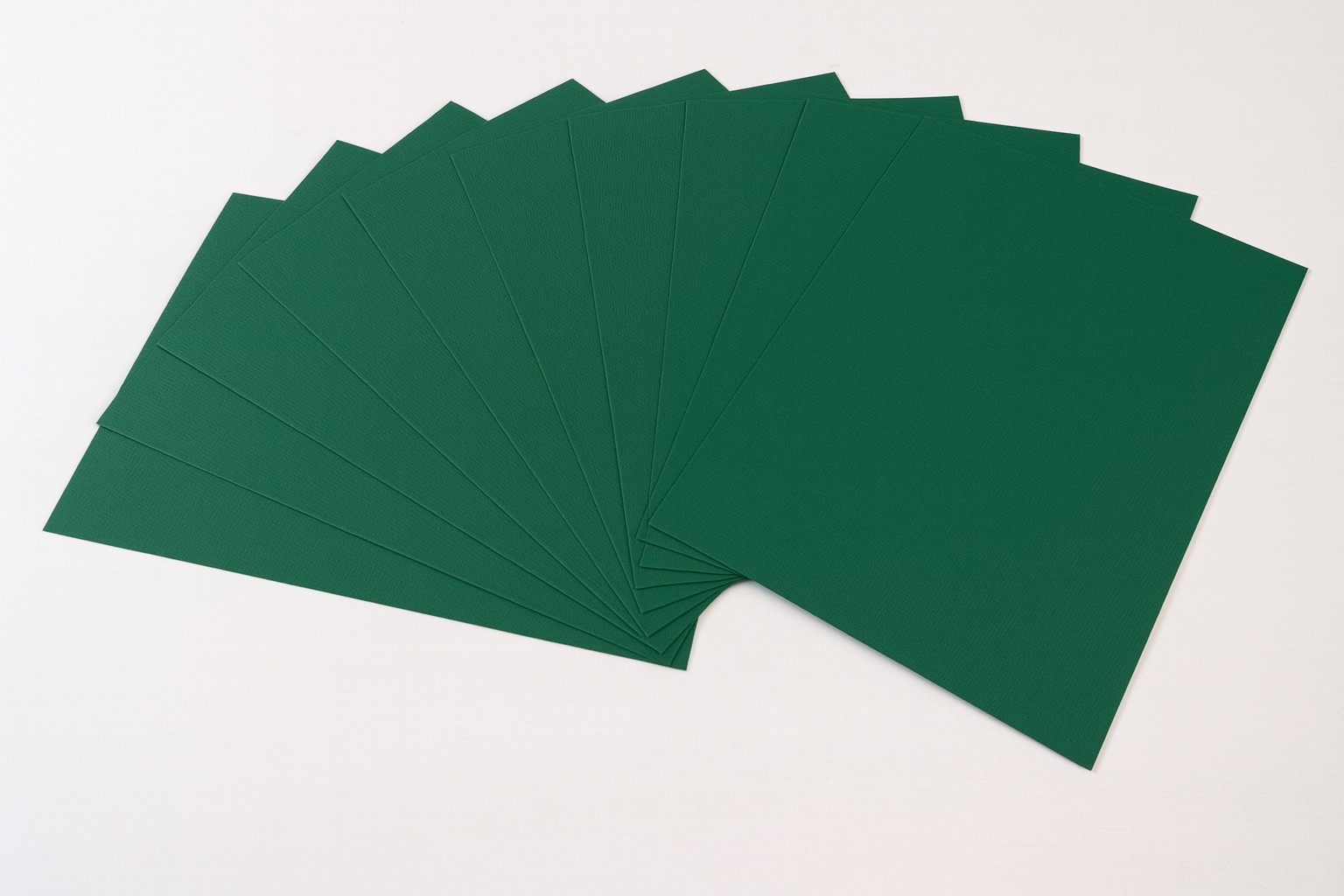 Tonkarton genarbt 50x70cm, 10 Bogen tannengrün